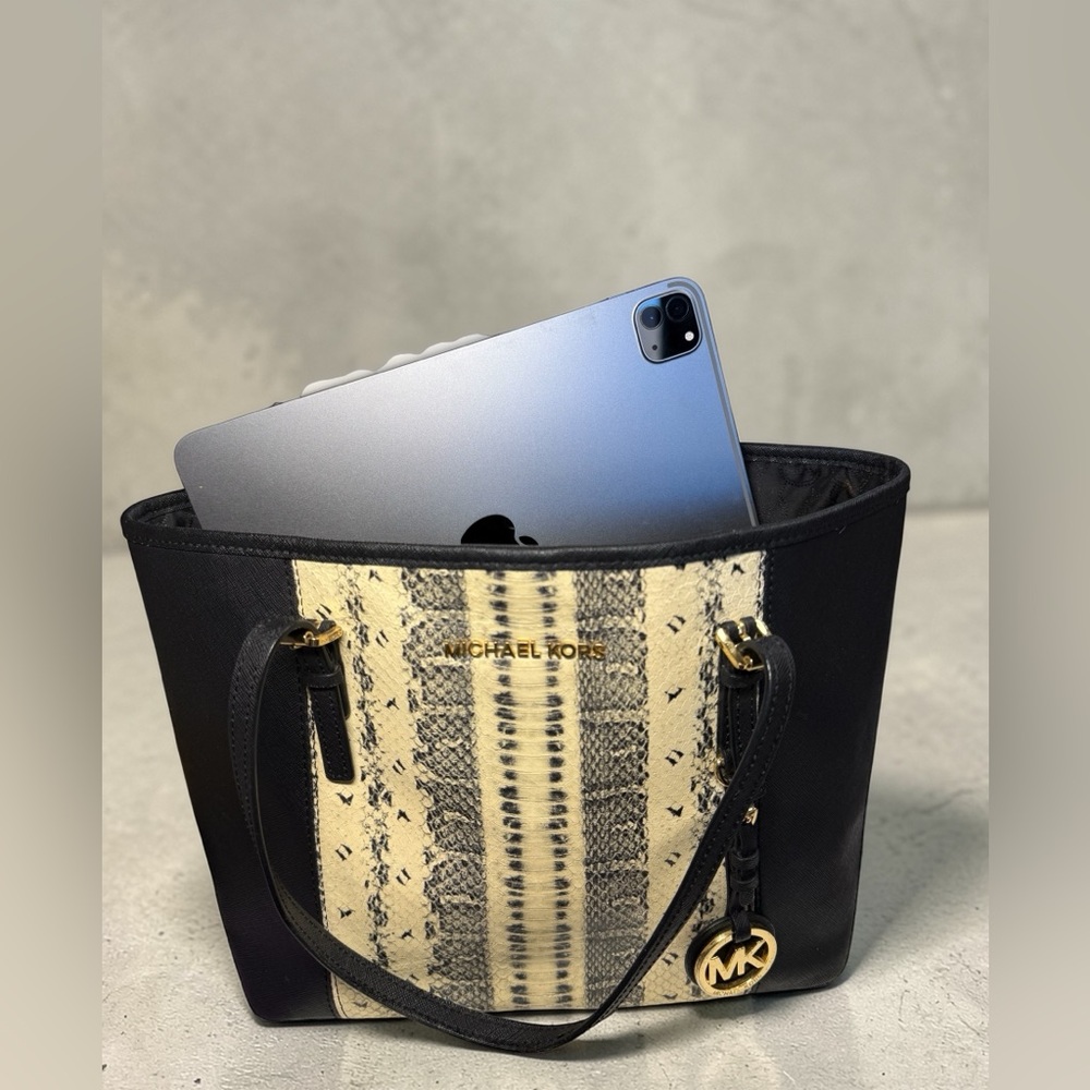 Michael Kors Snakeskin Panel Jet Set Tote Black & Cream MK Charm 🖤 EUC - Picture 2 of 8